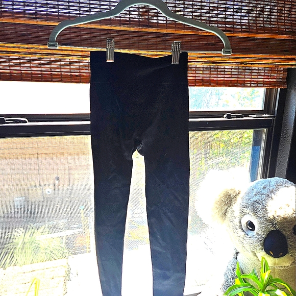🖤5/$25 Girls Small 6/7 Black Leggings Soft Textured Art Class - Picture 1 of 5